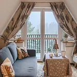 Kameralny Chateau Karpielowka Z Widokiem I Wlasnym Garazem 아파트